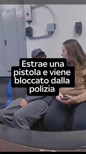 Sky tg24 on Instagram: "Un presunto taccheggiatore è stato accusato di tentato omicidio dopo aver tentato di sparare a un agente di polizia all'interno di un Walmart a Canton, Ohio, il 18 dicembre. Le riprese con bodycam del Dipartimento di Polizia di Canton mostrano due sospettati di taccheggio, identificati in una dichiarazione della polizia come Shane Newman e Katerina Jeffrey, mentre vengono condotti in un ufficio all'interno di un Walmart su Atlantic Boulevard. Si sente un agente di polizia