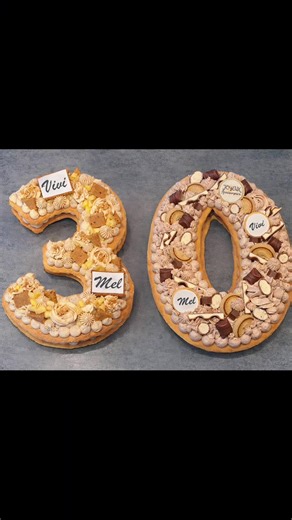30 ans, ça se fête avec un Number Cake ✨ Réalisés avec mes ustensiles @Guy Demarle préférés Team Nutella ou Team pomme caramélisée / spéculoos ? 😍 📩 Si vous voulez les références des indispensables pour réaliser des number cakes , envoyez-moi “NB” en commentaire #guydemarle #patisserie #cookincec #numbercake #dessertgourmand