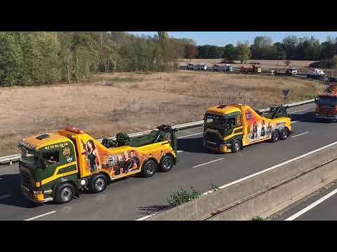 Record du plus grand défilé de dépanneuses au monde battu à Moulins (France)