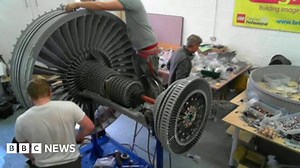 Moving Rolls-Royce Trent 1000 jet engine made from Lego bricks