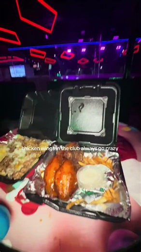 Chicken wings in the club goes crazy