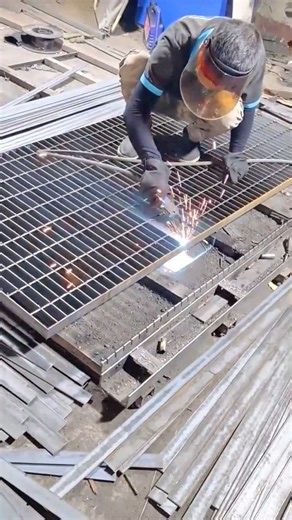 Fabricating Heavy Duty Metal Grating Using Arc Welding