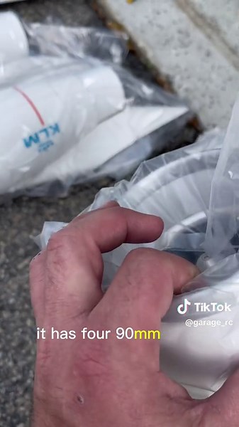 This Giant RC 747 is SERIOUSLY amazing, to bad I crashed it .. theres always next time #747 #rcplane #hobbies