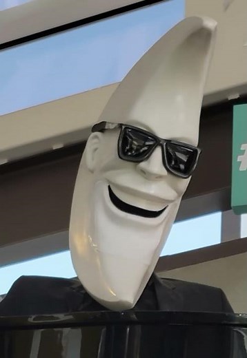 Mac Tonight animatronic performing - World’s Largest Entertainment McDonald’s (March 29, 2025)