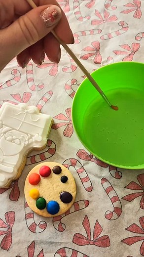 Unleash your creativity and paint your own cookie! Your set has everything you need - just add water. Wet the edible colours with a brush, then get artistic . You can gift your masterpiece or indulge in it yourself. | Whisky Business Bakery BJD | Facebook
