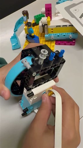 Lego Spike Prime Construção da Base Motriz Avançada