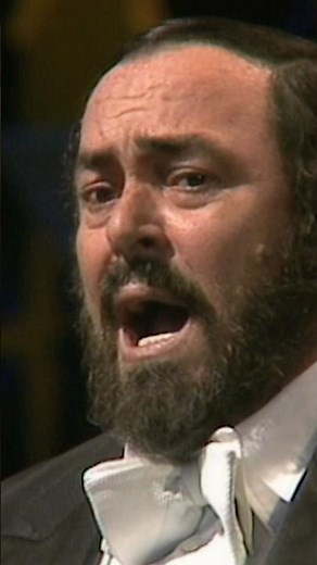Maestro Pavarotti channels the anguish of Werther, reflecting on his hopeless love 💔