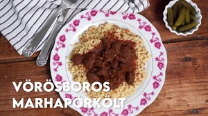 Vörösboros marhapörkölt tarhonyával