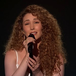 Loren Allred - The voice behind "Never Enough" from The Greatest Showman steps into the spotlight and stuns the judges with a dazzling performance. | World Best Talent