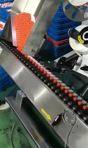 Horizontal round bottle labeling machine