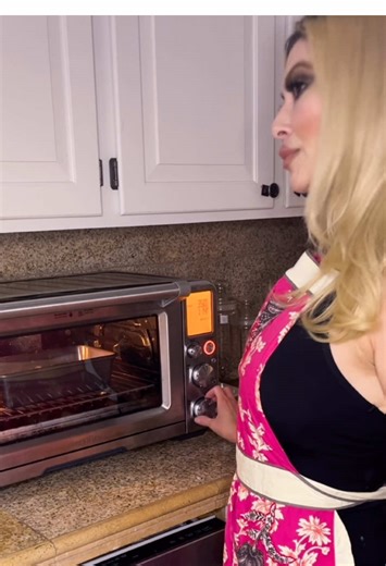 I’m testing a lineup of banana bread recipes to discover the most elegant, holiday-worthy loaf, the kind that delivers happiness in every bite. ✨ Follow along so you don’t miss the winning recipe, and share your favorite gourmet add-ins. Let’s elevate holiday baking and create delicious moments together. #bananabread #baking #smallcreator