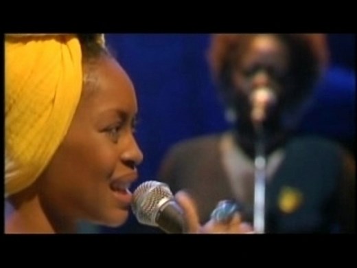 Erykah Badu - On And On (live)