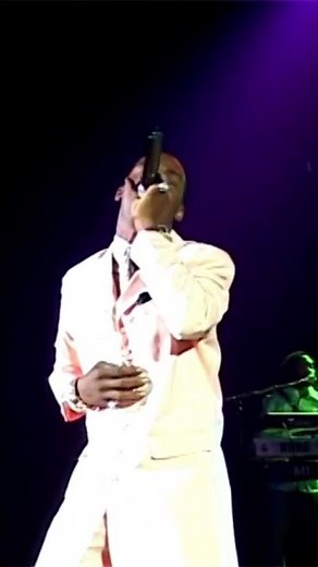 Sanchez performing 'Praise Him' live!