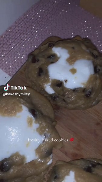 Freshly Baked Cookies That Melt in Your Mouth