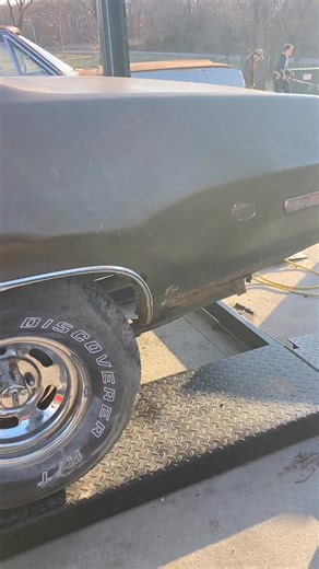 Interior is all there and the dome light still works. Carpet is yucky and driver seat is tore up. Console isn’t broken, that’s a rare thing. Back seat is perfect. So far it’s just driver floor and a spot behind driver seat that’s rusted. #roadrunner | Paul Weigel