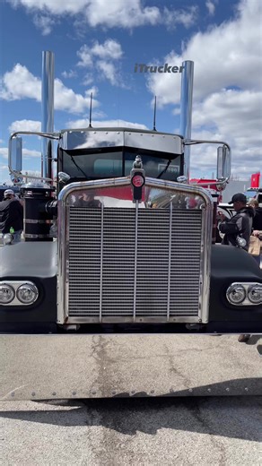 Cool Old School Custom Kenworth Truck 🖤 #truck #trucks #trucking #diesel #trucker #bigrig #truckerlife #customtrucks #kenworth #itrucker #truckers #classiccars | iTrucker