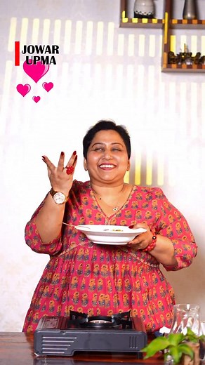 Grace Karunaas on Instagram: "Healthy Jowar Upma: Ingredients: Jowar 🌾 | Carrot 🥕 | Beans 🟢 | Green Peas 🍃 Mustard Seeds 🌱 | Urad Dal | Chana Dal Peanuts 🥜 | Green Chillies 🌶️ | Onion 🧅 Turmeric ✨ | Salt 🧂 | Lemon 🍋 | Coriander 🌿 | Oil 🛢️ Let’s make it! 👩‍🍳👨‍🍳 1. Soak & Cook Jowar: Soak 1 cup Jowar overnight 🌙. Pressure cook with turmeric & salt 🧂. Drain