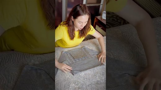 How to fold clothes in seconds (this trick is insane)