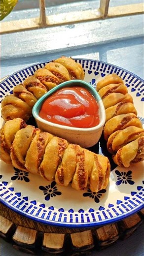 Twisted Paneer Samosa 😍 I Crispy Snack Recipe #shorts #samosa #viralvideo #shortsfeed #ytshorts