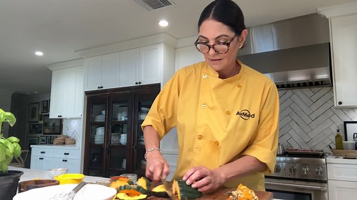 Turn ordinary vegetables into a delicious masterpiece! 😋 Try this roasted acorn squash recipe from The Mad Table! 🍽️ | AvMed