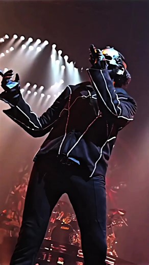 “STAND BY HIM” Grand Rapids, Michigan 🇺🇸 𖤐 🎥via: GTV (YouTube) 🤘🏻 . . #skeletour #thebandghost #concerts #ghostbandconcert #papavperpetua