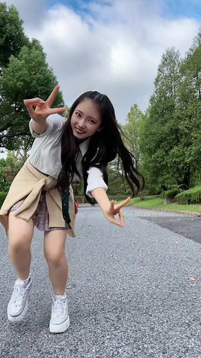 この前石井杏奈ちゃんが踊ってたの可愛かった🤦‍♀️💕 #ごめんなさいのkissingyou #egirls #石井杏奈 #ldh #expg #pg生 #それスノ #snowman #制服