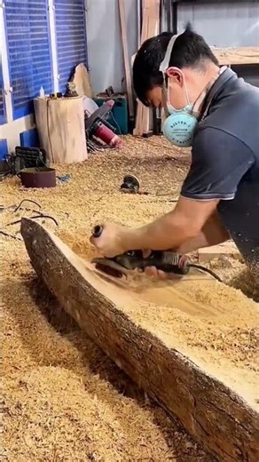 The Process of Flattening Logs Using a Planer Machine #shorts