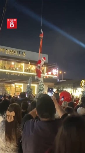 Santa Claus was lowered by a crane on a Baghdad street as residents celebrated the New Year with joy. | Channel 8 English