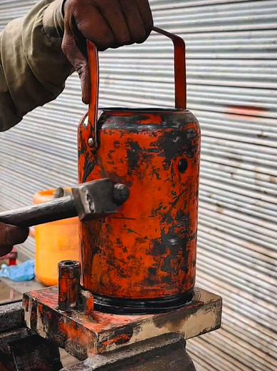 Inside a Heavy Hydraulic Lifting Workshop