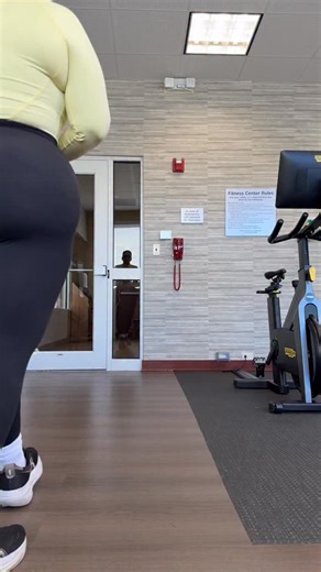 Ana Alonso on Instagram: "if you would have asked me back then if I EVER imagined being able to do more than 10 I would have said ABSOLUTELY not 😅💁🏻‍♀️ little did I know what I was capable of #weightloss #motivation #transformation #consistency #beforeandafter"