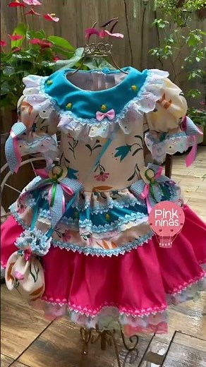 Vestido Infantil de Festa Junina Luxo Floral Bege e Detalhe Azul e Rosa + Bolsinha