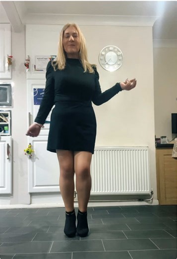 Shuffling Dance Moves to 'Creep' by Radiohead