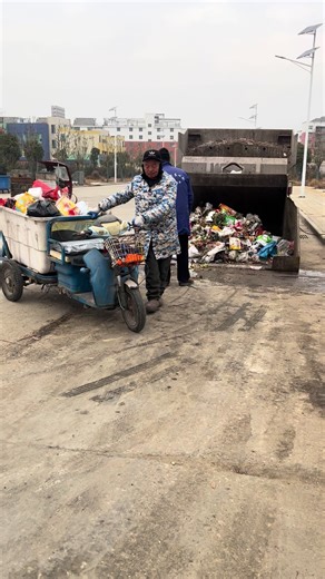 #hookliftportabletrashcompactor #daily #environment management #Hook lift waste compactor