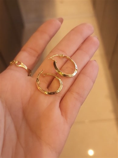 Elegant 18k Gold Hoops Design for Every Occasion