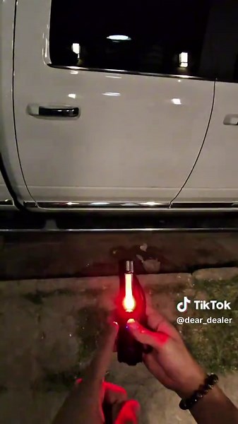 Linterna LED de alta potencia recargable por USB con varios modos de iluminación y resistencia al agua, ideal para camping, emergencias o uso diario en exteriores 🔦🌙 #linterna #camping #outdoor #ventaquincenal #glowupdeprimavera