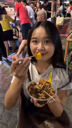 kuliner 1 menit on Instagram: ". HOCK SENG ROJAK . RUJAK INDO❌ RUJAK MALAYSIA✅ . Baru tau tyt orang Malaysia suka makan rujak guys, sama ky di Indonesia. Mereka nyebutnya Rojak. Dan rujak ya rujak buah. Tapi menurut mimin pribadi sihh masih suka rujak buah di Indo yaah, yg disana tuhh ky krg nendang ajaa gituu petisnya. Tapi kalo kalian penasaran boleh dicoba yaah! . 🏡 HOCK SENG ROJAK 📍 Gat Lbh Cecil, 10300 George Town, Pulau Pinang, Malaysia ✅ HALAL . #kuliner1menit #jakarta #hockseng #bandun