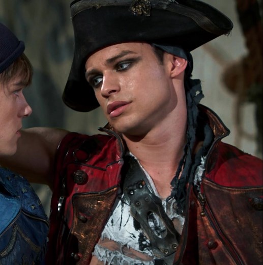 Harry Hook and Thomas Doherty: Descendants Stars Explained