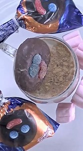 4.2K views · 9.8K reactions | Arranca el otoño con una bebida deliciosa y fácil de preparar: chocolate caliente con paleta de malvaviscos. ☕️ Esta receta es muy sencilla y lo mejor de todo es que la puedes compartir con tus seres queridos. 殺 #EntreCampeonas | Bodega Aurrera | Facebook