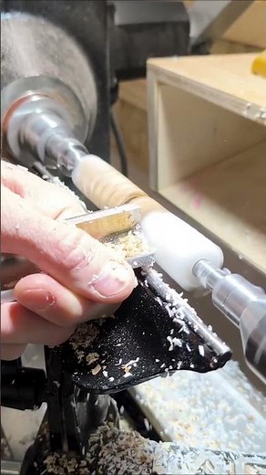 putting scraps to good use 😋 | olive wood & white epoxy pen turning