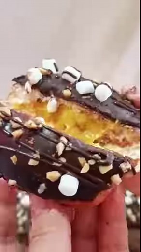Donut miss out Mister Donut NEW Chocolate Creamy Creations available in 2 chocolicious flavors, Rocky Road and Cookies & Cream. Treat yourself today!😋🍩 #MisterDonut #Snackatutuwa #SarapSulitUlitin #foodTok #foodieph #fyp #foodlover #foodtiktok #donuts #foodie #foryoupage #foodies | Mister Donut
