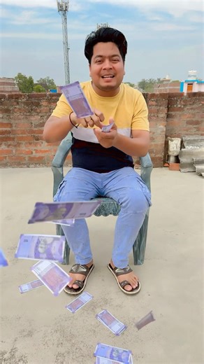 Bhole Baba De De Note Chapan Ki Machine ❤️💵 #saritakifamily #bholenath #youtubeshorts