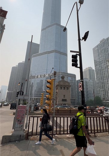 Exploring Chicago's Urban Buzz and Winter Vibes