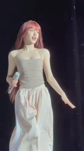 Song Yuqi's Impressive Jumping Skills - A Sizzling Dance Routine