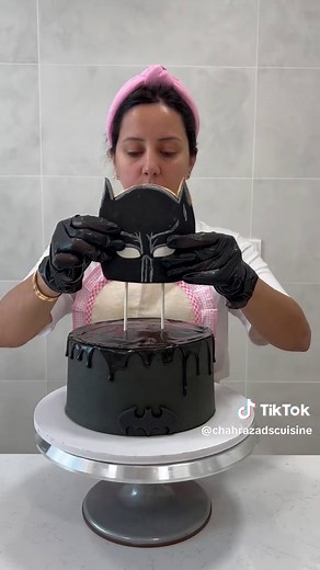 Batman Cake Decorating Tutorial