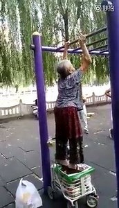 An old Chinese lady came to the park in Beijing for her morning exercise. But nobody expected this! (China.org.cn Video) | I Love Asia