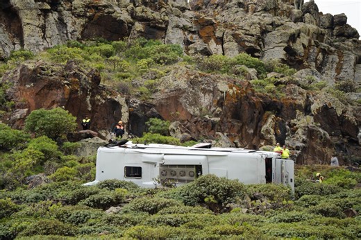 1 killed, 27 injured as tourist bus plunges into a ravine in Spain’s Canary Islands