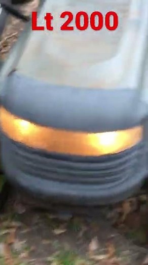 Craftsman LT 2000 riding lawnmower