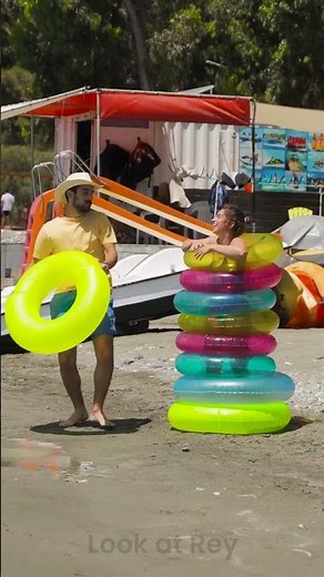 Genius Beach Prank! 🌊😁