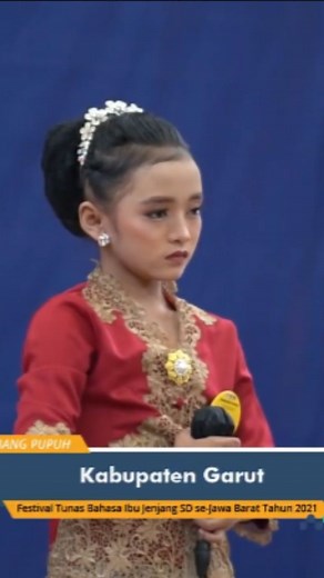 Tembang Sunda on Instagram: "Pupuh maskumambang nyaéta pupuh anu ngagambarkeun rasa kasedih jeung nyeri haté, kanalangsaan, sedih bari ngenes haté. Juara 1 Lomba pupuh se jawa barat Festival Bahasa Ibu 2021 Tingkat SD Néng Syelfi Oktora SDN 2 Sukahurip Kec Cigedug Kab. Garut Arsip sumber Yt balai bahasa Prov Jabar Imframe @nengsyelfioktora301010 #tembangsunda #pupuhsunda #pupuhmaskumambang"