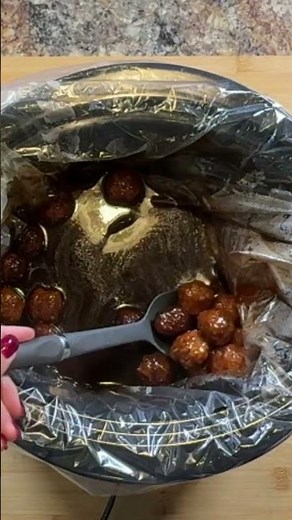The Easiest Appetizer Ever | Crockpot BBQ Grape Jelly Meatballs